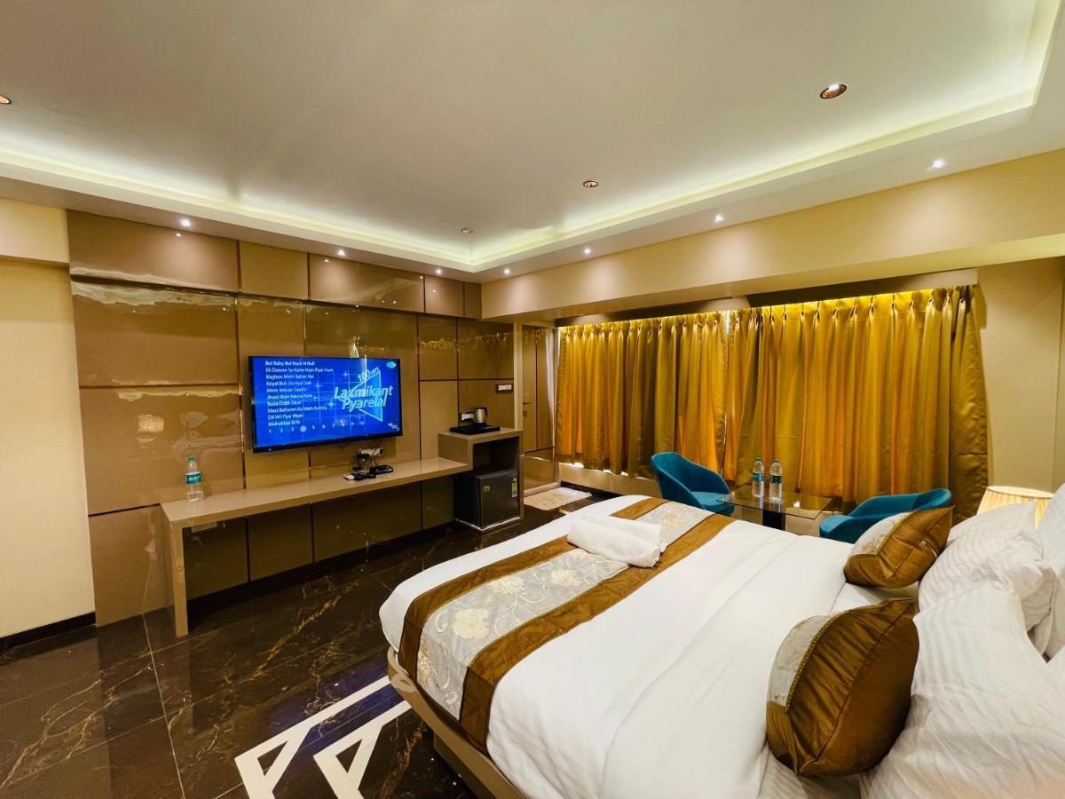Home2 Renaissance Club Mumbai Kültér fotó