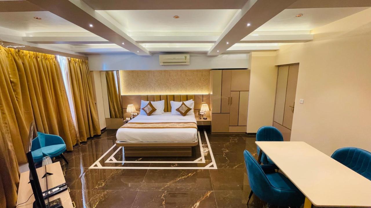 Home2 Renaissance Club Mumbai Kültér fotó