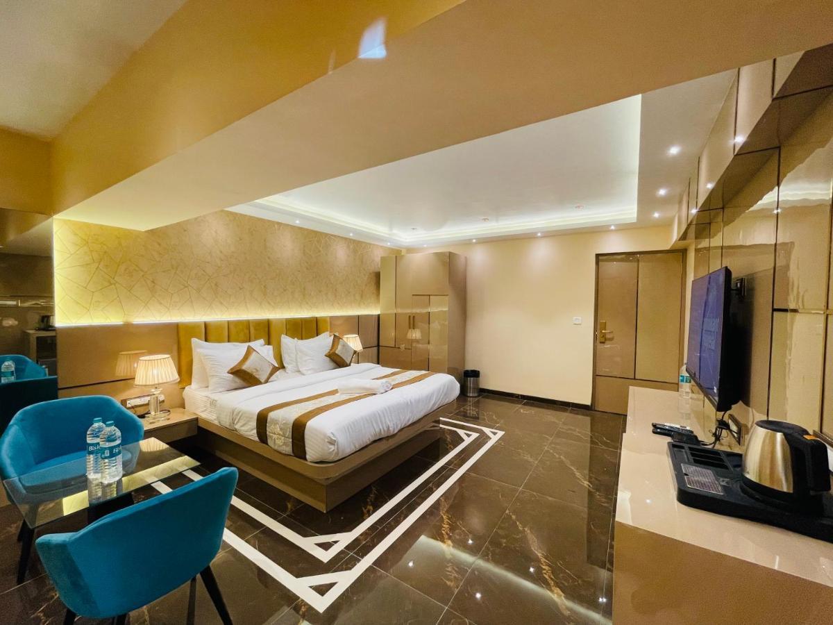 Home2 Renaissance Club Mumbai Kültér fotó